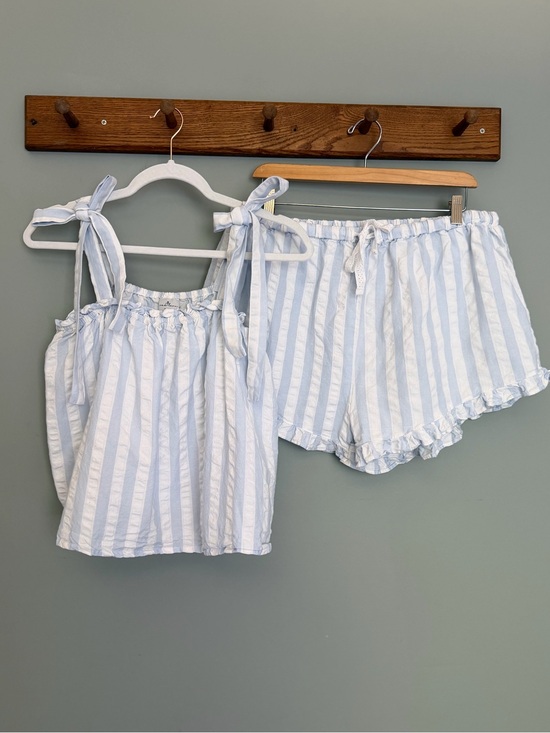 8 Oak Lane Other - 8 Oak Lane 100% Cotton Ruffle Blue White Textured Stripe Tie-Shoulder Set
